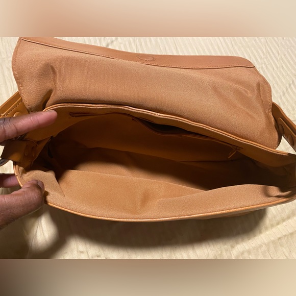 Kenneth Cole handbag - Picture 3 of 7